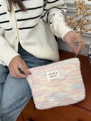 310261 ins風秋冬季毛絨彩虹化妝包大容量洗漱旅行化妝品收納包女