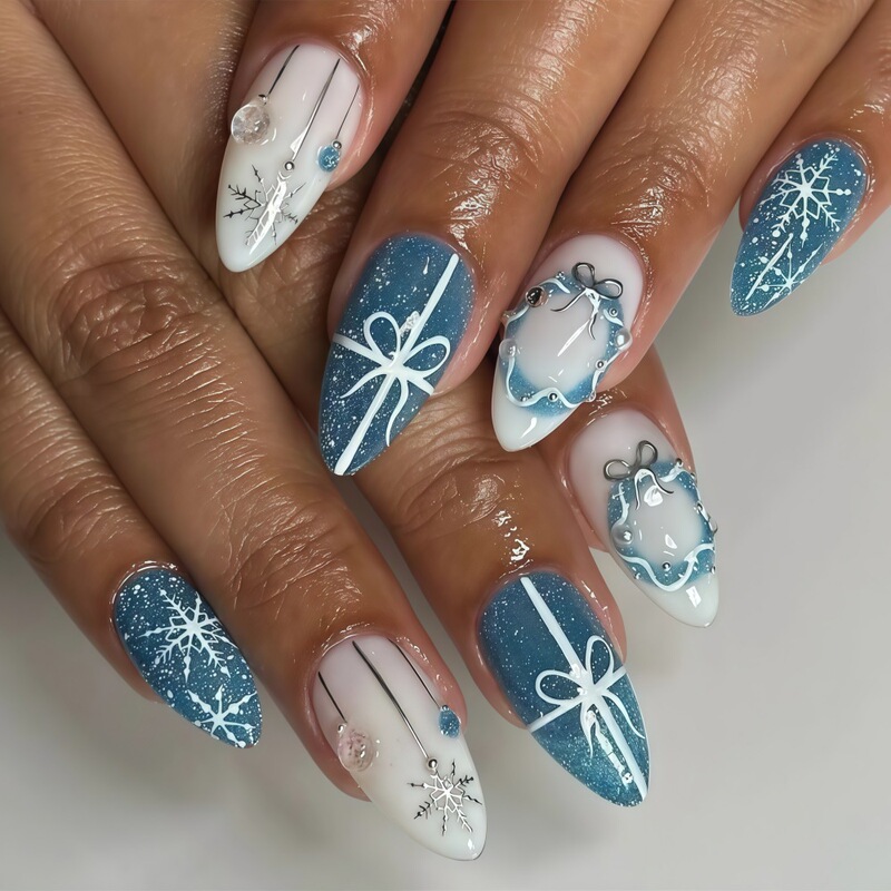 Cross-border ice blue glitter Christmas manicure with hand-painted wreath and rhinestones, fake nails, best-selling in Europe and America, Christmas manicure wholesale