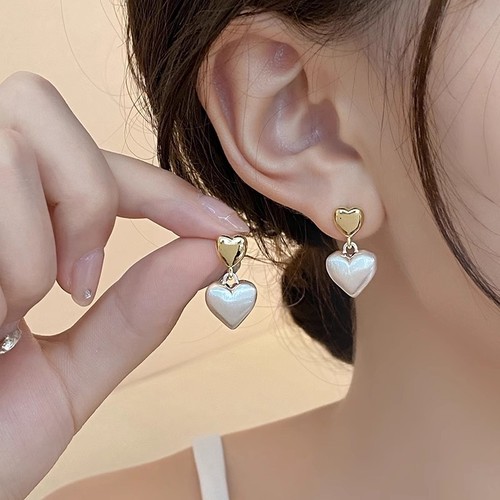 Fever-style dual heart earrings, niche design, lightweight luxury, high-end earrings for women, new minimalist and elegant earrings