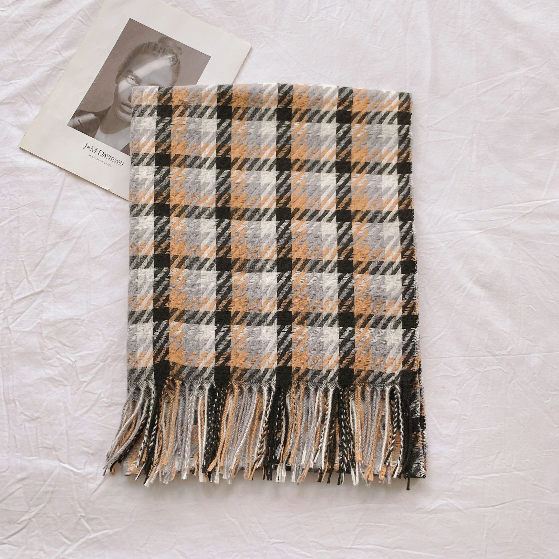 Bufanda escocesa Siya 2025 New England para mujer, estilo urbano cálido para otoño e invierno, calentador de cuello elegante de alta gama en stock.