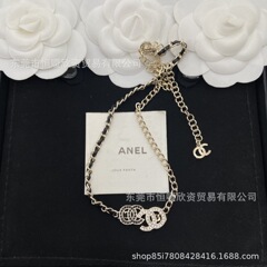 Xiaoxiangjia ペアレター ダブル C インレイ ブラック ホワイト ダイヤモンド ネックレス レディース フレグランス グランマ ブラック レザー クロス鎖骨チェーン 工場直販