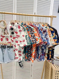 Couple Shirts Retro Hong Kong Style Loose Printed Short-Sleeved Shirts for Women with Personalized Floral Short-Sleeved Tops for Men Trendy