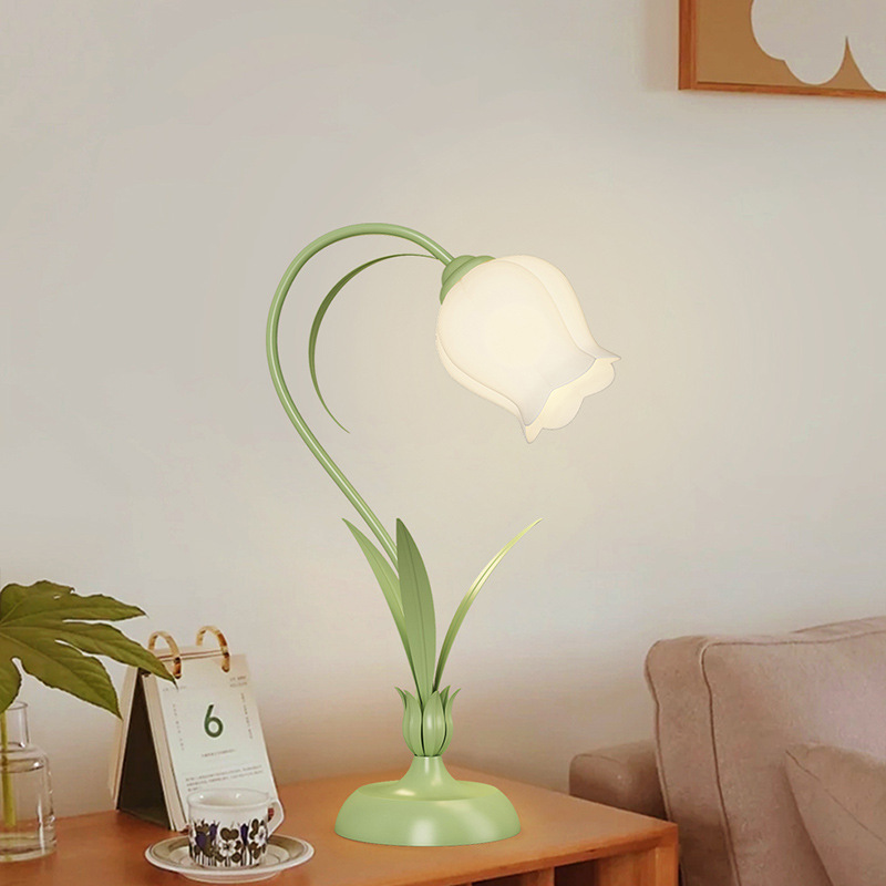 Lámparas de escritorio de flores de orquídeas pastorales creativas francesas, cálidas luces de cabecera del dormitorio, escritorio minimalista, lámparas de Taichung Mountain