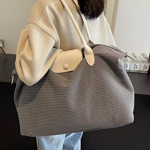 Travel bag, shoulder bag, capacious suitcase to go out, handheld luggage storage system 3