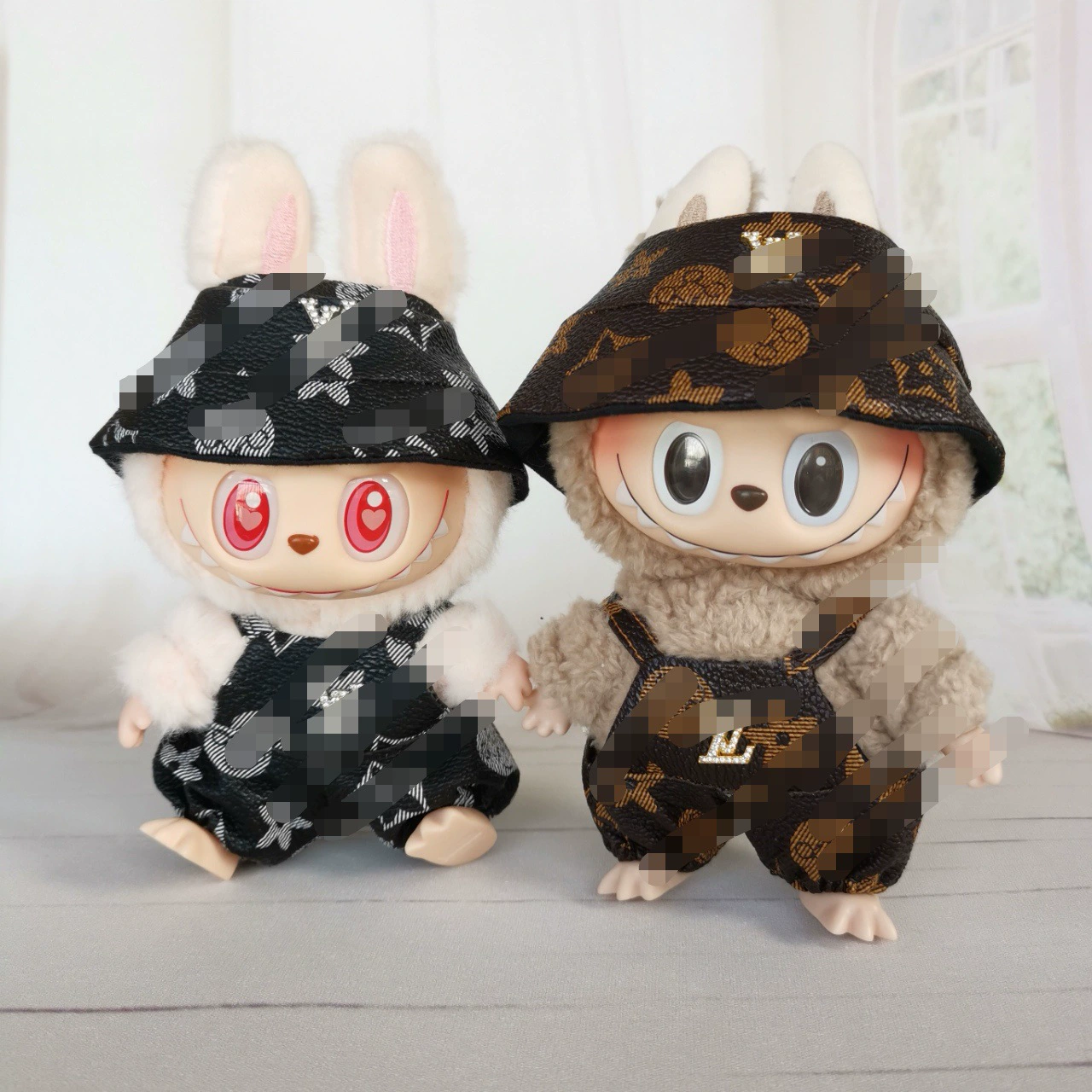Первая и вторая версия магазина Labubu: sitting party foam enamel doll with Matt Shoes в разных цветах