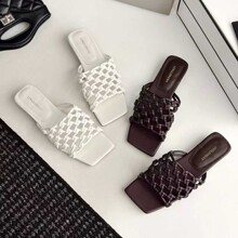 �W��վŮЬ26�ļ��r��������Ͼ����W���^���e���mһ�֎�ƽ����Ь