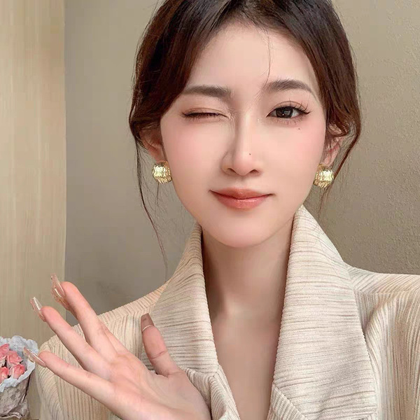 Retro golden small design earrings from pearl