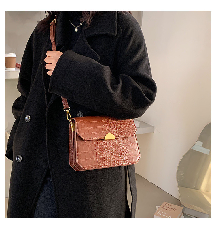 Retro Simple Messenger Shoulder Bag display picture 4