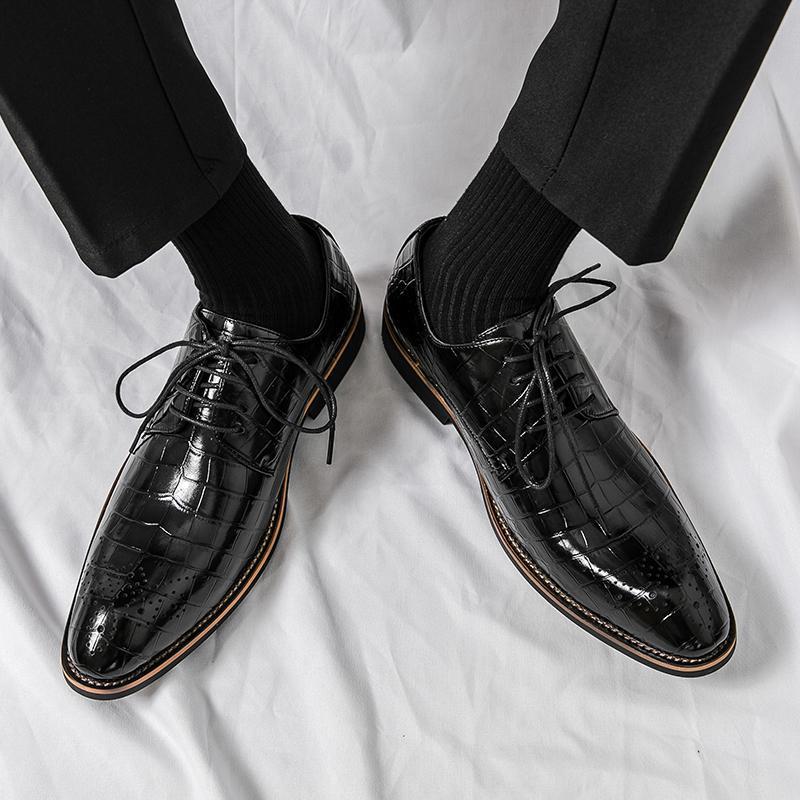 Zapatos de cuero de punta, ropa de negocios para hombres, nuevos zapatos de cuero casuales de moda coreana, zapatos de boda de cordón para hombres. image 5