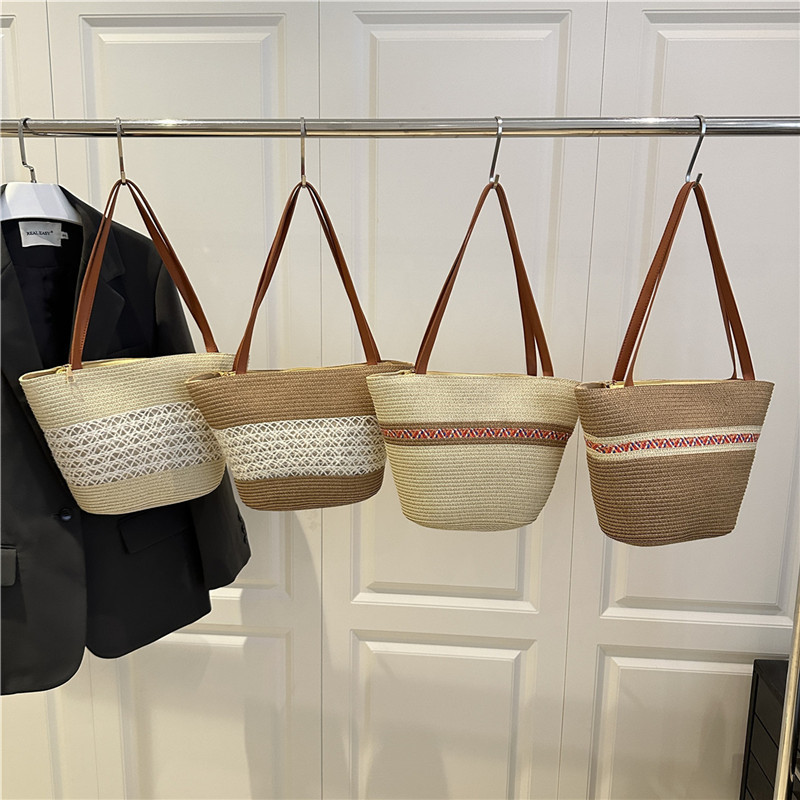 Paja de vacaciones al mar de gran capacidad bolsa tote2025 en la nueva tendencia de verano de paja de moda de viaje brazo bolsa para mujeres