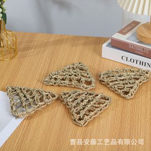 Manufacturer Wholesale Triangular Handmade Straw Mats for Exotic Pets, Reptiles, Lizards, Crawling Mats, Hamster Chew Mats