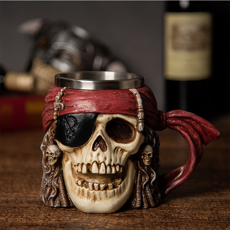 Taza del cráneo del pirata