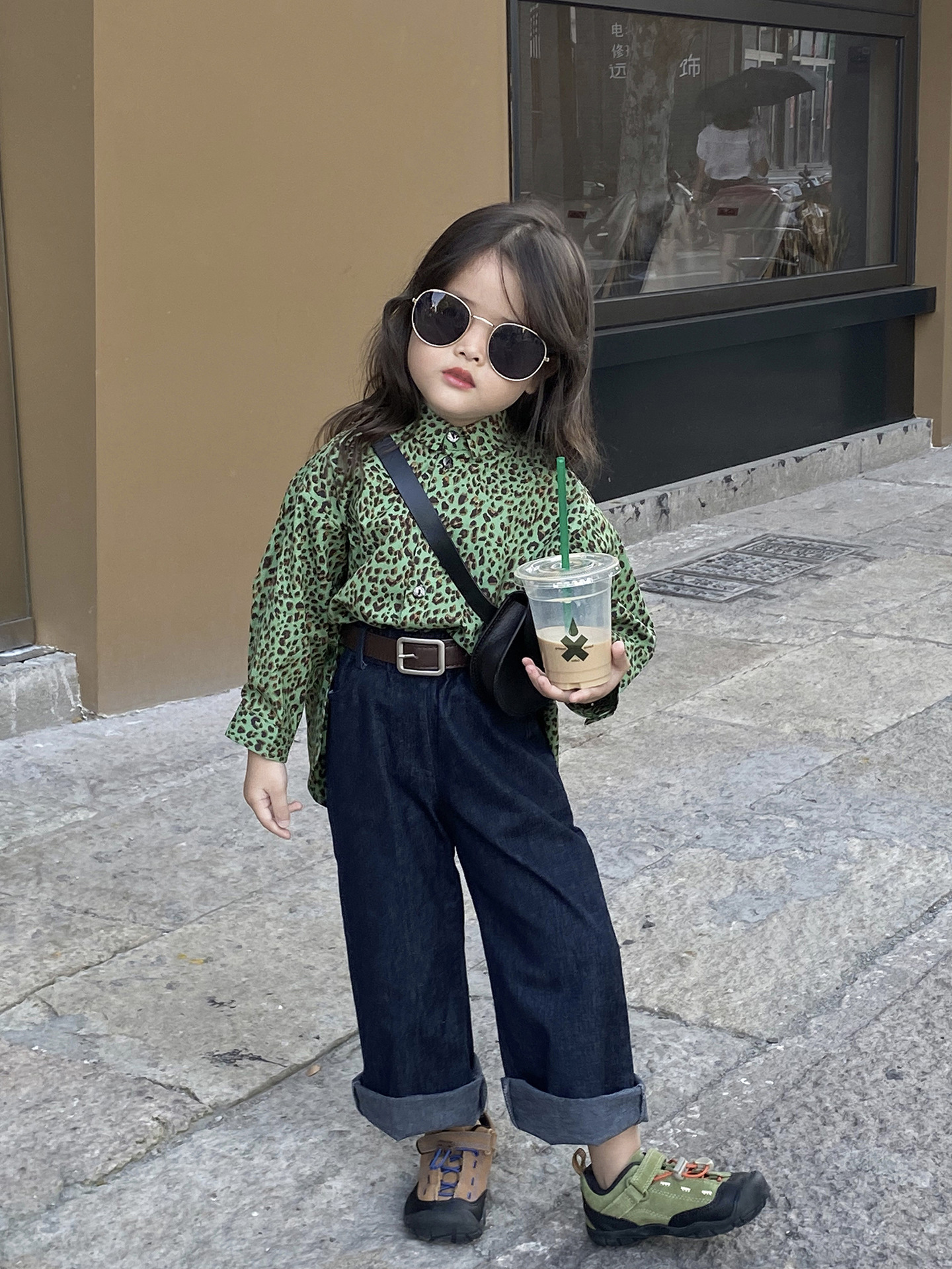Sin devoluciones ni cambios, precio original 35. Camisa con estampado de leopardo para niñas, nuevo estilo de otoño, camisa infantil moderna y elegante.