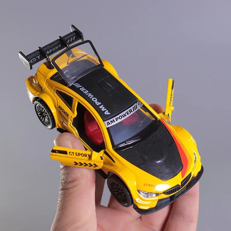 Automóvil de aleación DOMICA 1: 36 modelo de coche de carreras para niños juguetes de retroceso en caja modelo autorizado