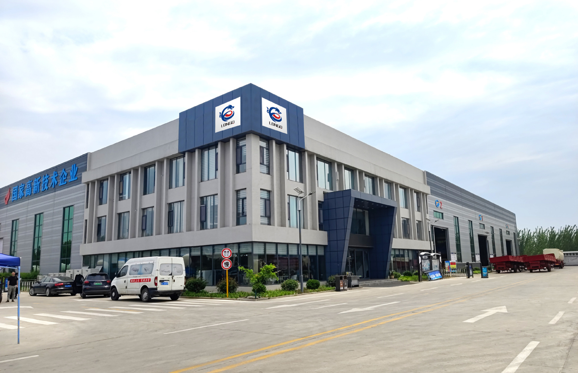 Factory Cross-Border In-Stock Howo Dump Truck 6.5m Flatbed Transport Truck Heavy-Duty Cargo Towing Truck