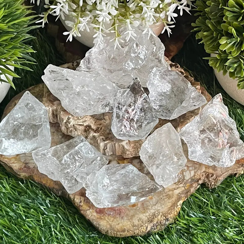 Natural White Crystal Raw Stone Aromatherapy Diffuser Stone Crystal Raw Stone for Buddha Crushed Stone Demagnetizing Stone Crystal Crafts