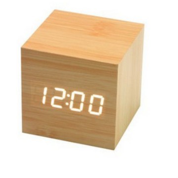 대나무와 나무 흰색 문자