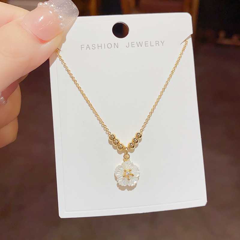 Sweet Simple Style Flower Copper Plating Zircon Gold Plated Pendant Necklace display picture 2