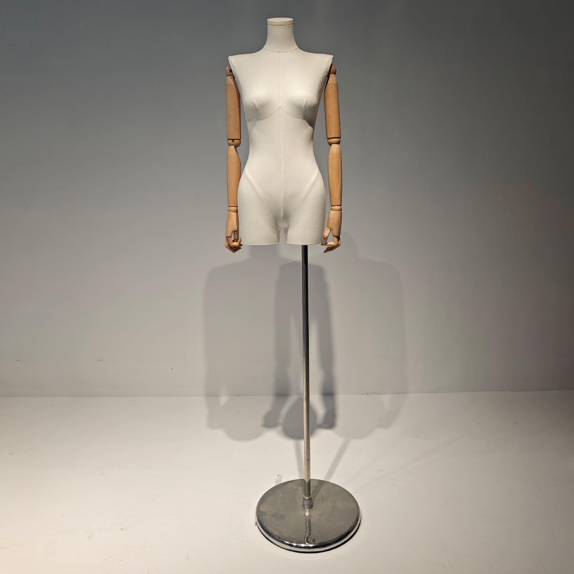 Modelo de hombro plano de piernas divididas estante de exhibición de ropa tienda de ventanas maniquí plataforma de cinco caras modelo de cabeza modelo de vestido de boda accesorios femeninos