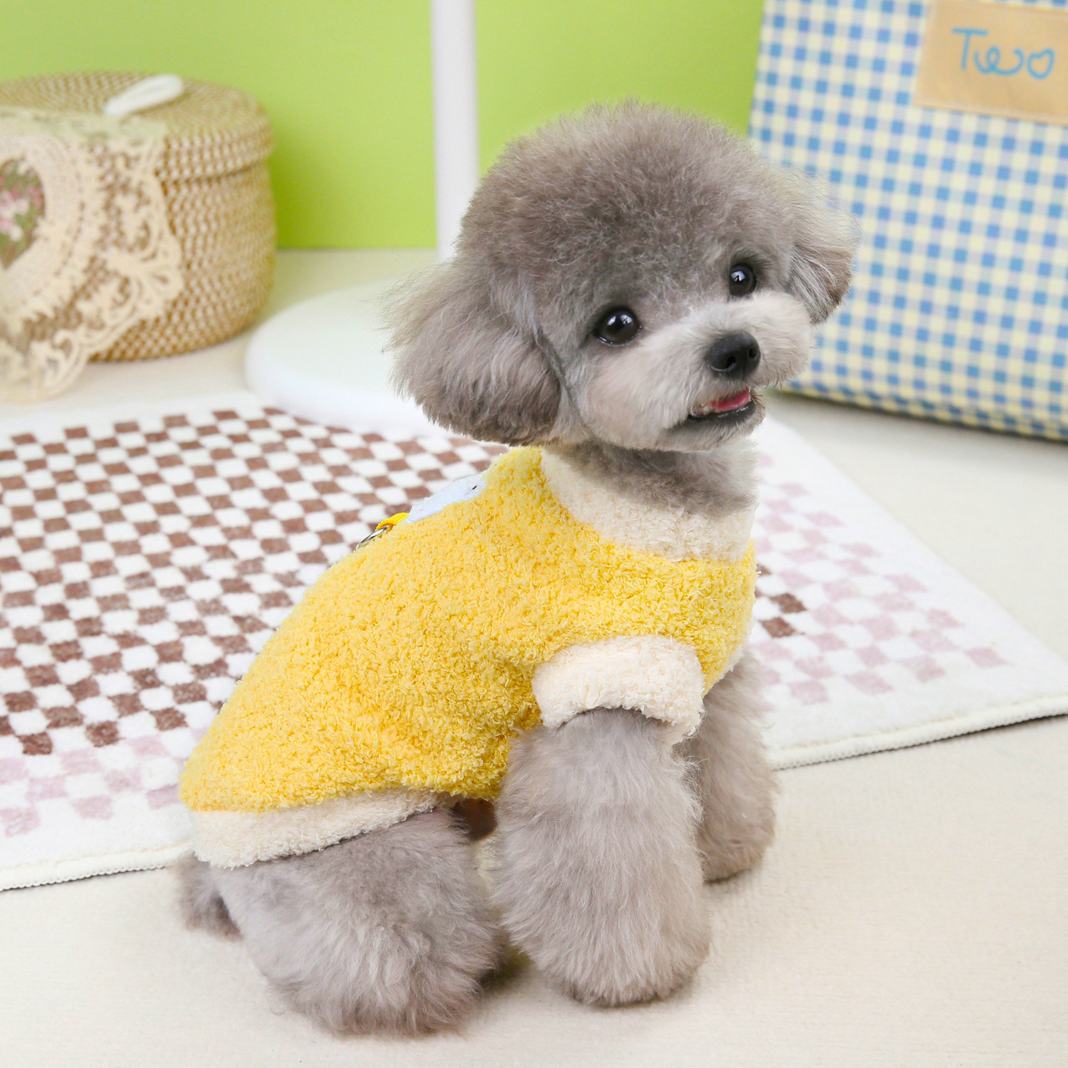 Otoño y invierno calentamiento nueva ropa de mascotas Teddy general perros pequeños y medianos gatos perros lindos ropa en stock al por mayor