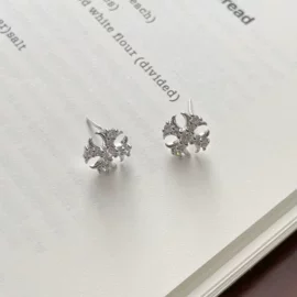 项链;耳钉;戒指