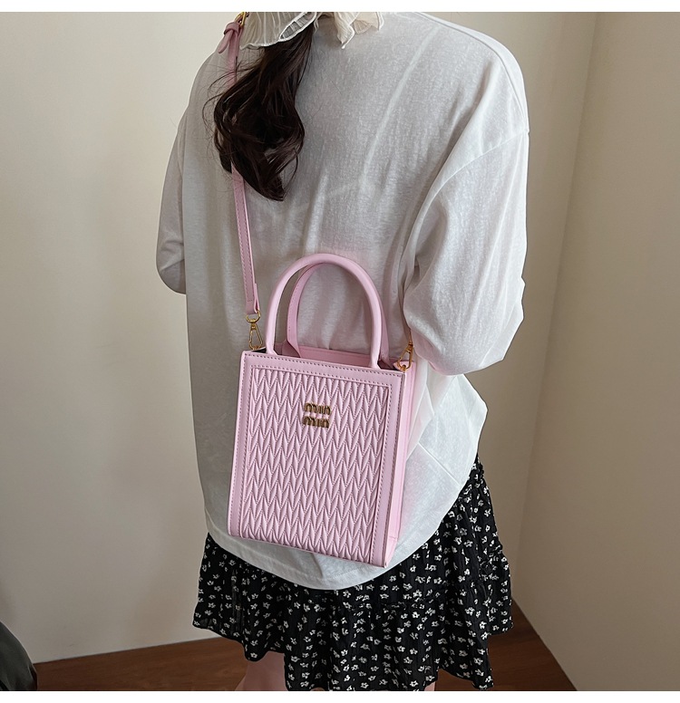 This year, the "Small Bag Women 2025" new trendy summer fashion, versatile and niche design hand-held shoulder crossbody bag is in vogue undefined