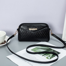 迷你斜跨包小包包女士时尚压花手拿包热销款妈妈女包百搭手机包包