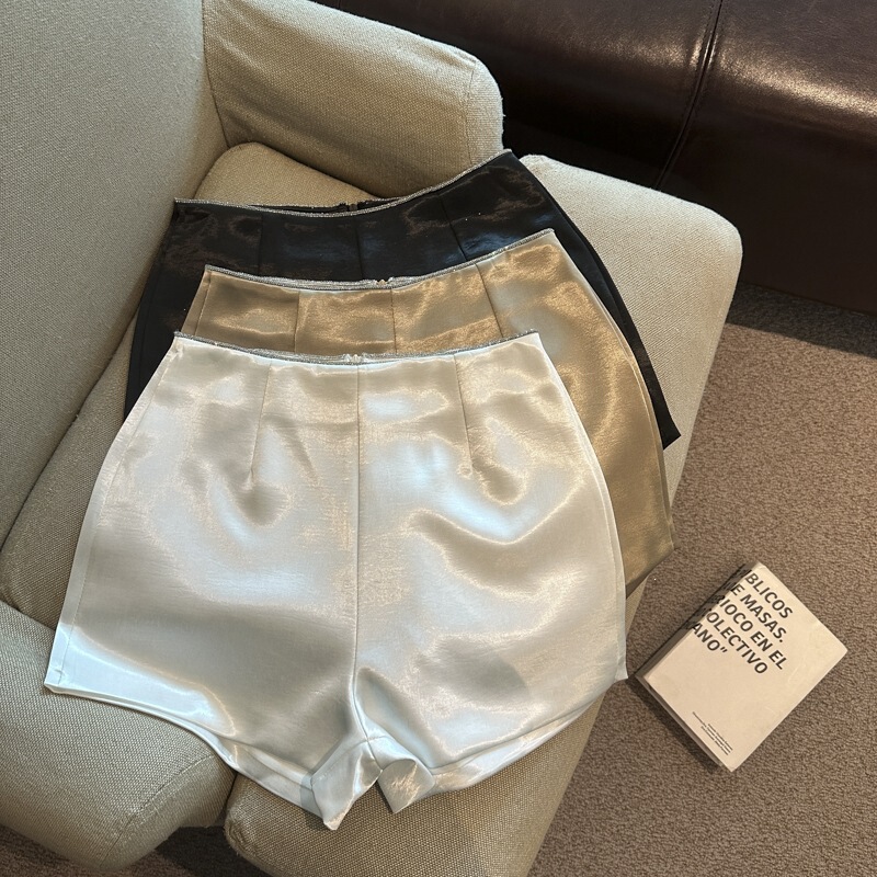 Acetate Satin Wide-Leg Shorts for Women, Summer 2026 New Style, High-Waisted, Slimming, Casual Versatile A-Line Five-Point Hot Pants Acetate Satin Wide-Leg Shorts for Women, Summer 2026 New Style, High-Waisted, Slimming, Casual Versatile A-Line Five-Point Hot Pants