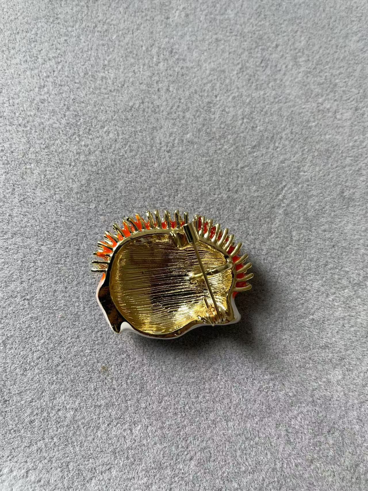 Cross-Border Cute Enamel Oil-Drip Hedgehog Brooch, Eco-Friendly Alloy, Fashionable Versatile Animal Anti-Exposure Brooch Wholesale