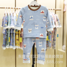 冬天地摊热卖衣服 批发市场便宜衣服展销会赶集儿童加绒加厚套装