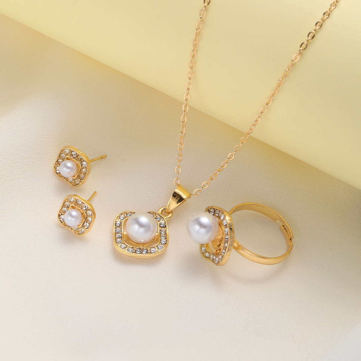 Perlen Und Diamant Schmuckset Mit Quadratischer Kette Und Ring_voghion.com