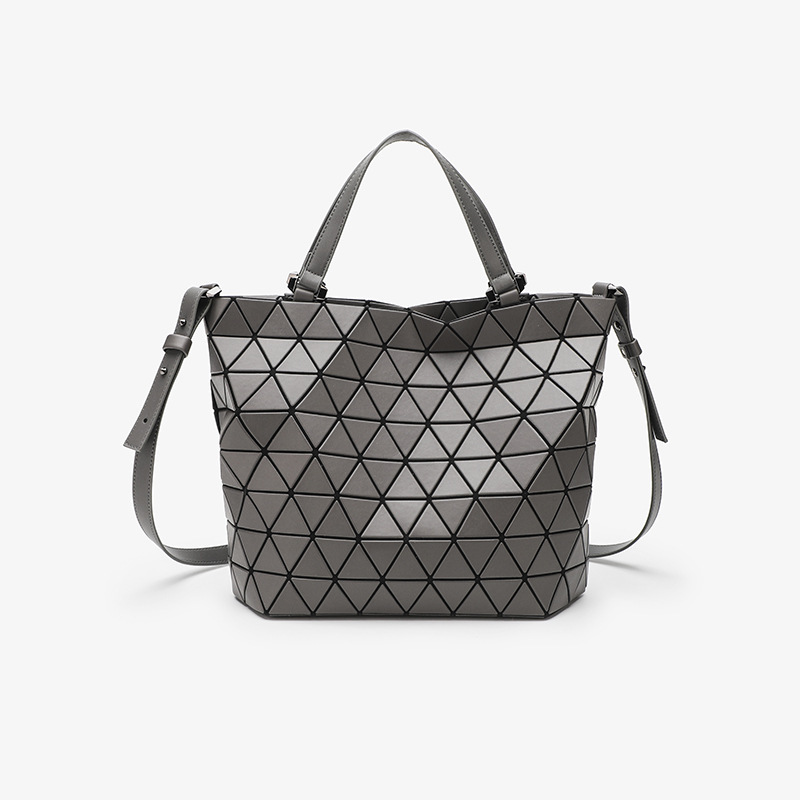 Japanese Geometric Versatile Shoulder Bag with a Large Capacity, Frosted Crystal Texture, Fashionable Quilted Handbag, Crossbody Bucket Bag