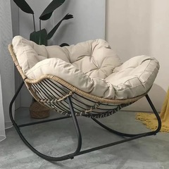 リビングルームは軽くて豪華で、リクライニングチェアができます。