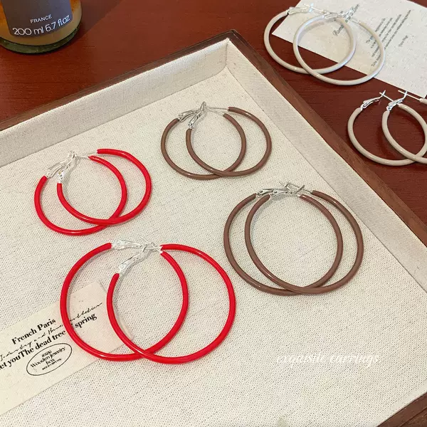 Autumn and Winter Copper Hoop Earrings with Oil Drip Vintage Red and Coffee Color Large Hoop Earrings Collection for Women with Silver Needle, Elegant and Face-Slimming Earrings