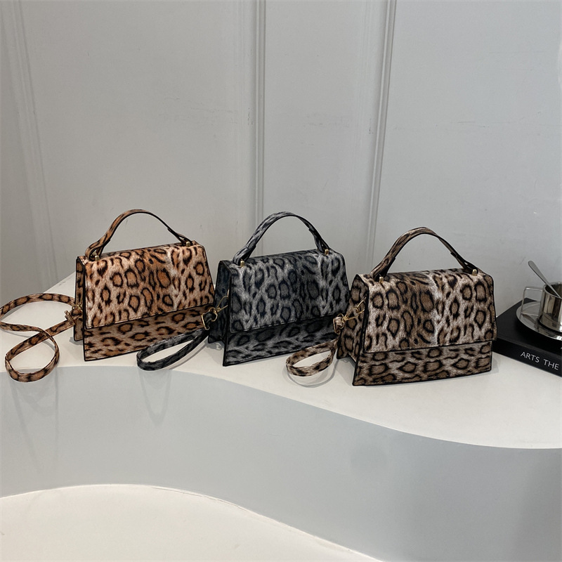 Leopardo europeo y americano retro moda elegante bolso 2024 este año bolso pequeño nuevo estilo de estilo extranjero bolso de hombro elegante