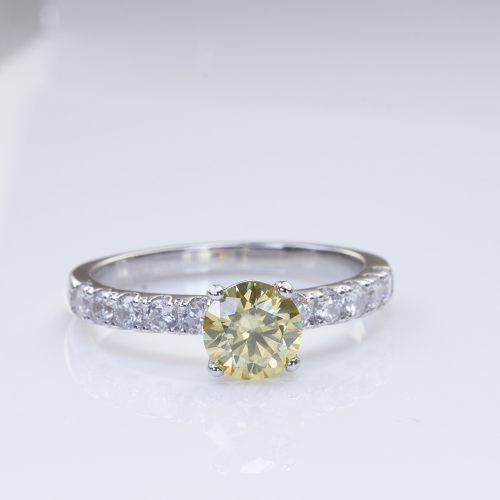 Anillo de diamante de 1 quilate de diamante de color anillo de diamante de simulación con certificado de prueba de bolígrafo de diamante de Europa y América anillo de mujer de venta caliente transfronteriza