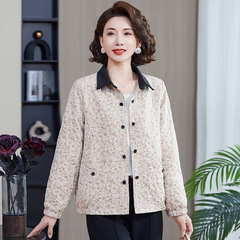 新型のお母さんのゆったりしたファッションのコートは襟のジャケットの中で老年の婦人服はやせています。