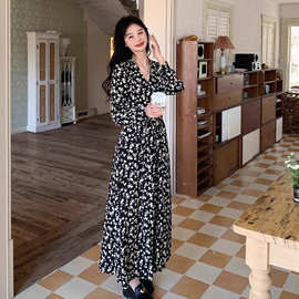 法式赫本风高级感碎花连衣裙女2025春装新款黑色搭配西装长裙子