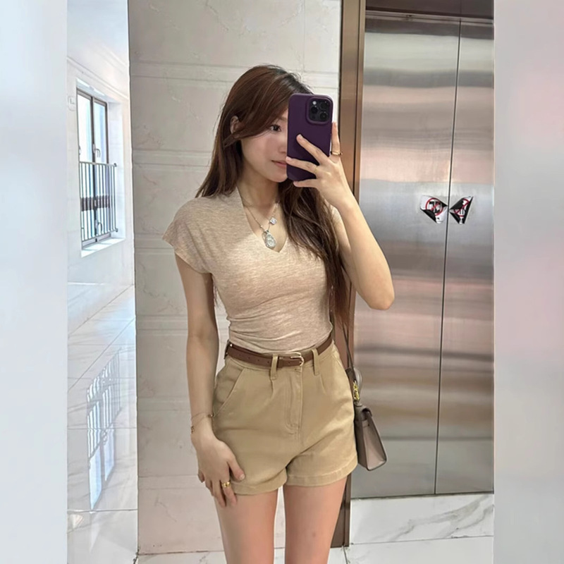 Fuiv Simple and Versatile Denim Shorts for Women, 2025 Summer New Style, Elegant Old Money Style, High-Waisted, Loose, Fashionable and Versatile