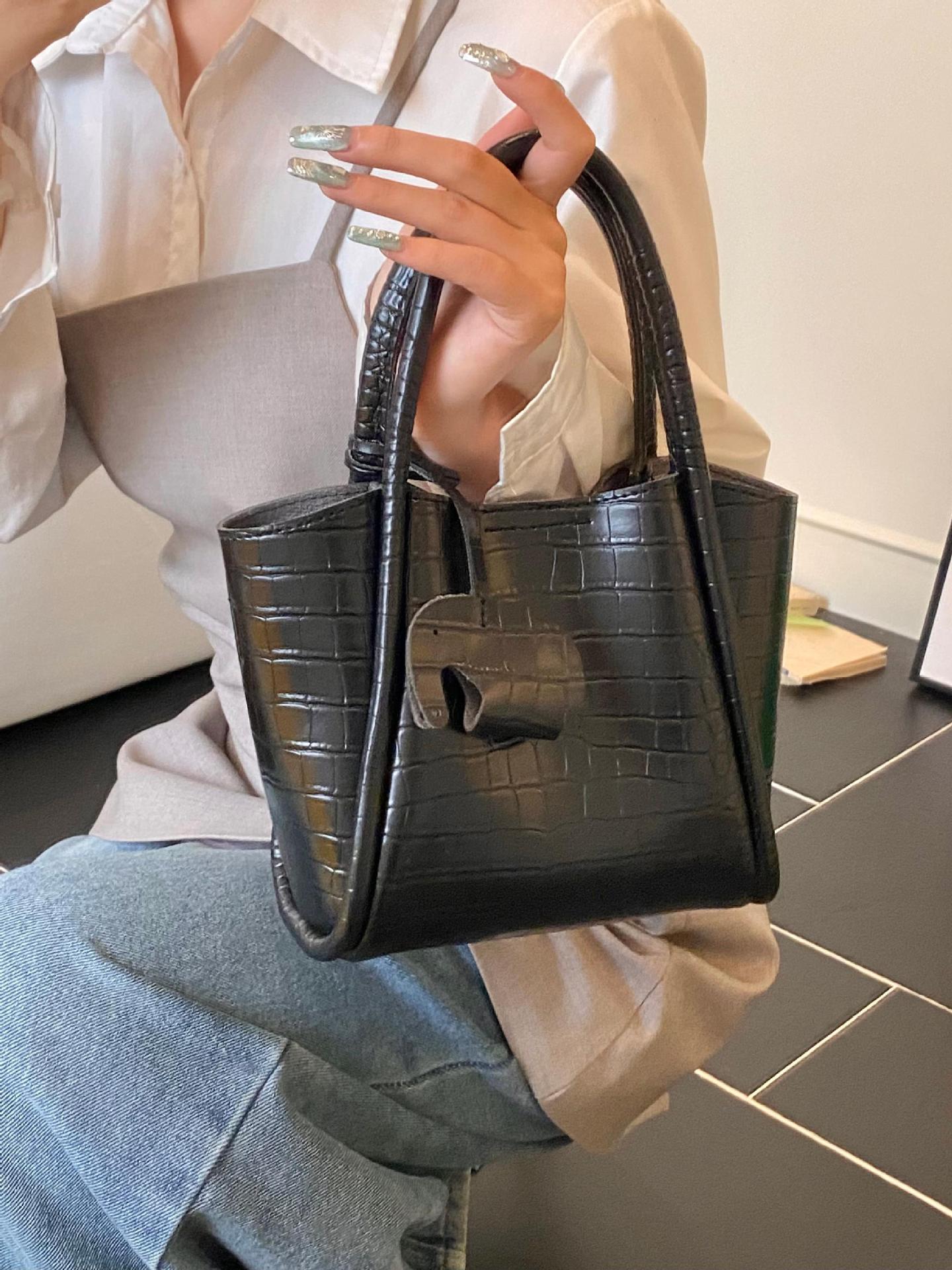 Bolso de canasta de verduras con patrón de cocodrilo transfronterizo para mujer 2025 nuevo bolso de cubo de mensajero casual simple de alta gama