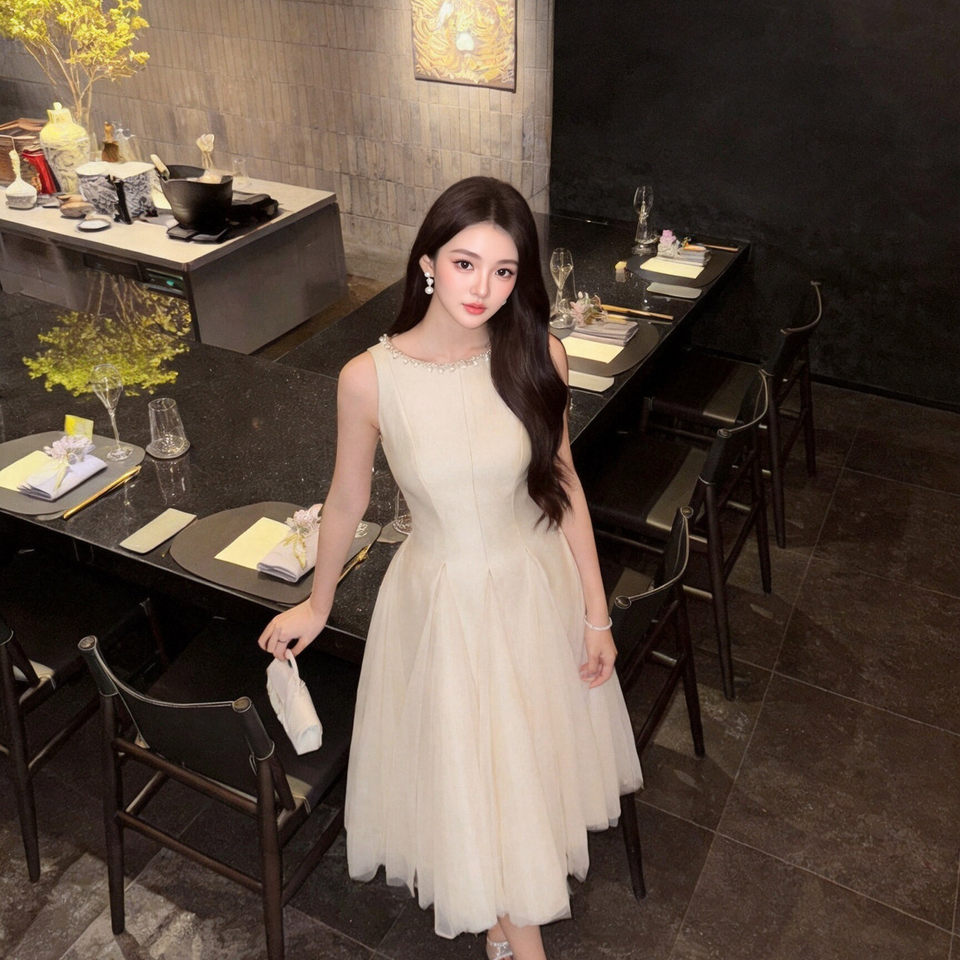 Đầm đen cổ tròn không tay eo thắt xòe lưới midi dự tiệc Pháp — đen chi tiết 1