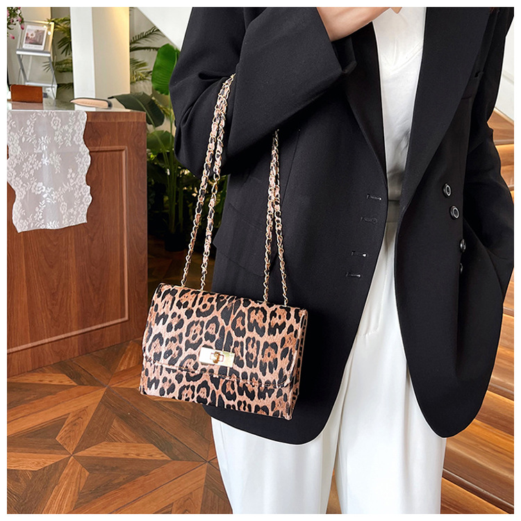 Single Shoulder Strap Strap Type Women's Small Pu Leather Leopard Streetwear Sewing Thread Square Flip Cover Shoulder Bag