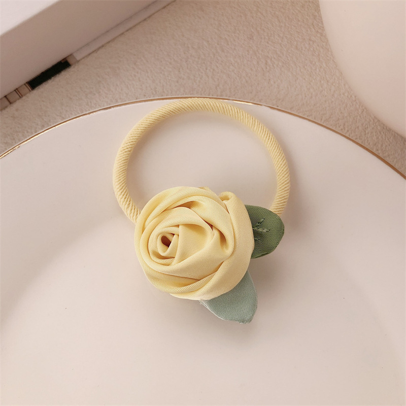 Historia de rosa amarilla coreana flor anillo de cabello cuerda de cabeza de alta sensación suave dulce camellia cuerda de cabello correa tocado