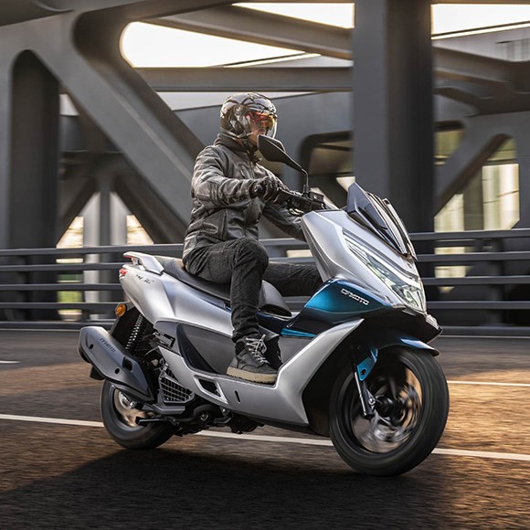 Fábrica al por mayor C-F - MOTO 150 intercambio de motocicleta inteligente de pedal de dos ruedas primavera-viento motocicleta