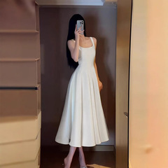 フレンチホワイトの高級サスペンダードレス2025新しいヘボンスタイルのAラインウエストロングスカート女性夏用