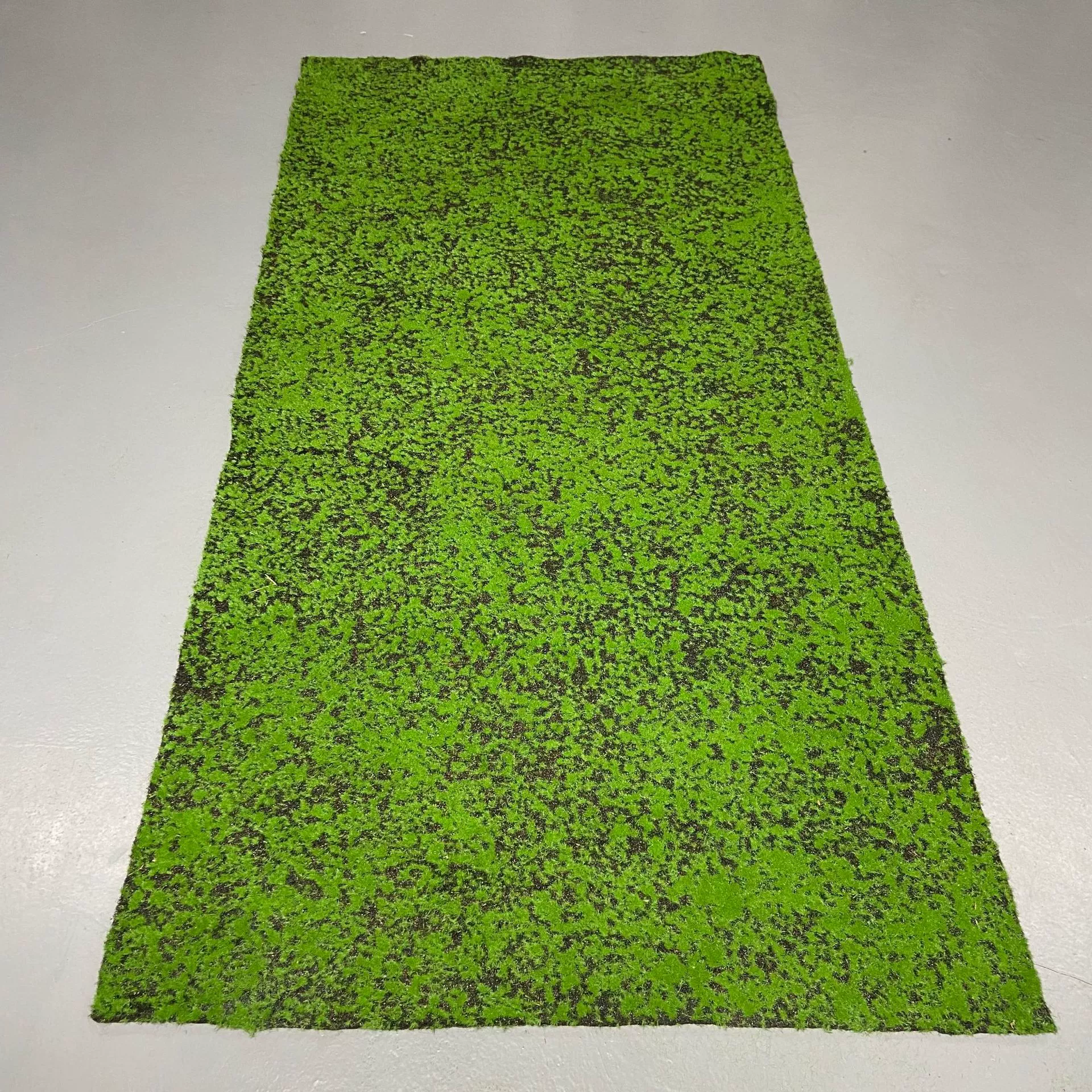 Fake moss turf, artificial plane moss turf, flat red base plane moss coffee base turf wholesale