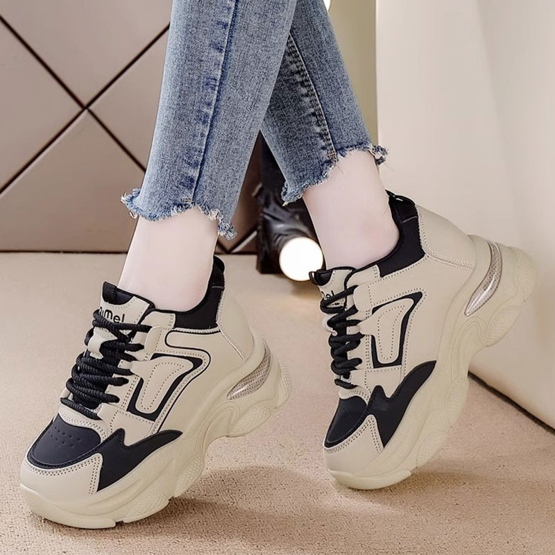 Comercio exterior zapatos solo zapatos de papá zapatos de mujer 2026 nuevos zapatos deportivos ligeros con suela gruesa suave no cansar los pies de moda zapatos de altura de mujer