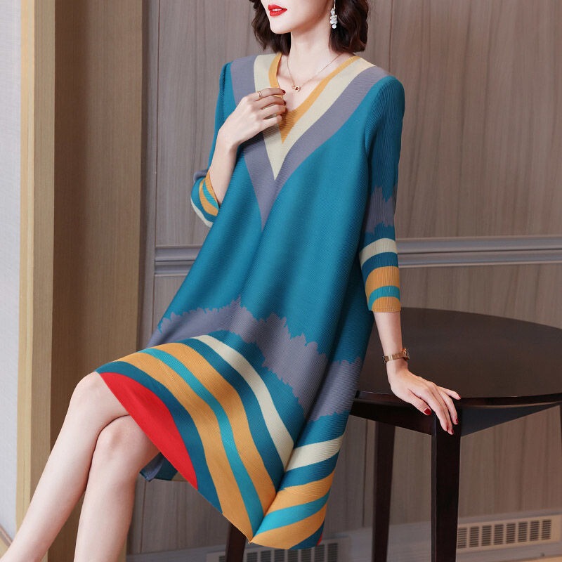 Spring New Style Positioning Flower dress Women's Loose All-match Seven-point Sleeve V-neck plus size Midi Skirt 2022