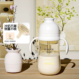 奶瓶;奶嘴;塑料杯