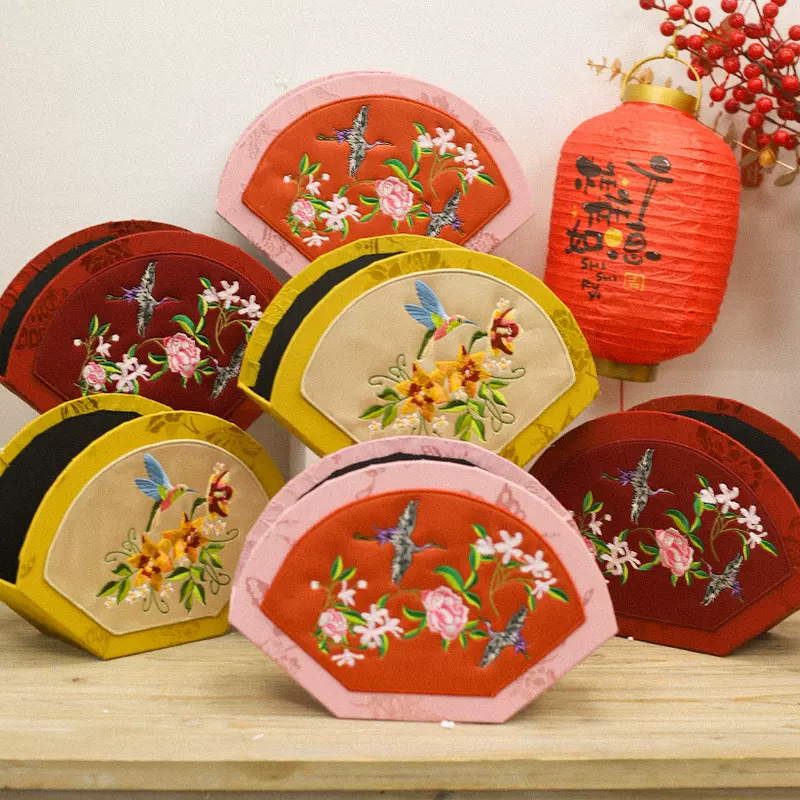 2024年新品龙年年宵花插花盒新年刺绣扇形盒年宵花花盒礼品盒空盒